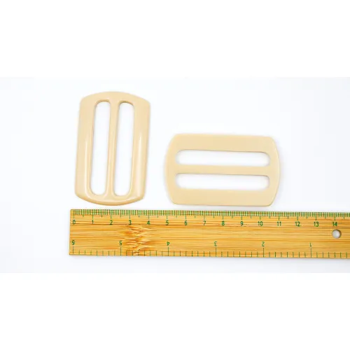 Přezka plastová opasková 51 mm krémová
