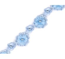 Krajka 3D květ s perlou šíře 30 mm poměnková modrá