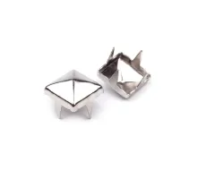 Cvočky na oblečení z nerezové oceli 7x7 mm pyramida