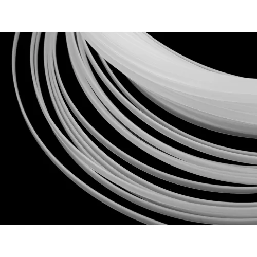 Kostice plastová plochá hladká šíře 6 mm bílá 1 m